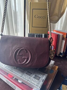 EUC Gucci Pebbled Leather Burgundy Shoulder Bag